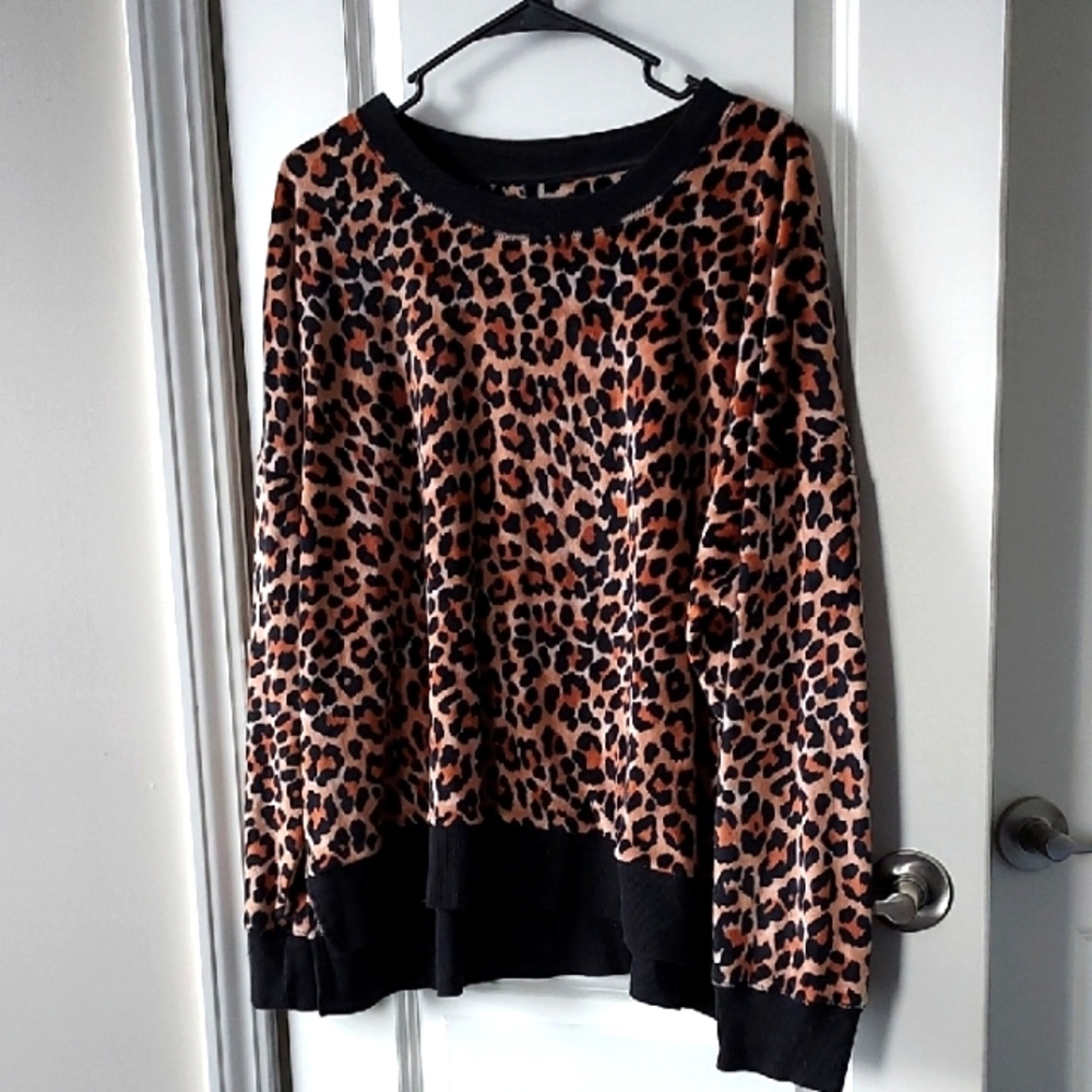 Secret Treasure long sleeve leopard print sweater xl